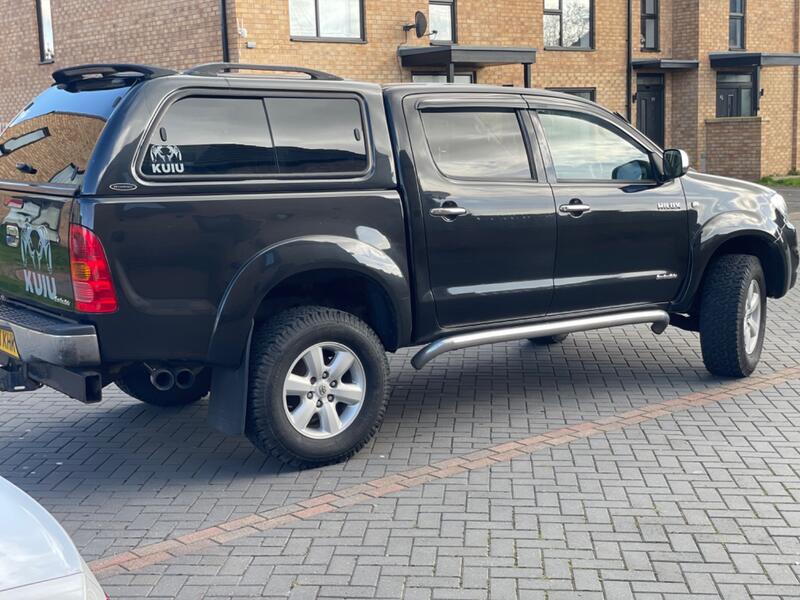 View TOYOTA HILUX 3.0 D-4D Invincible 