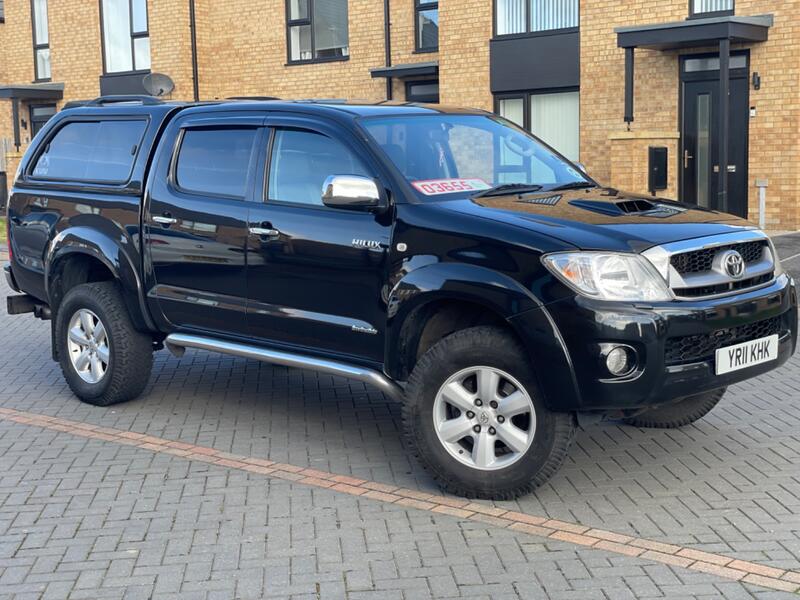 View TOYOTA HILUX 3.0 D-4D Invincible 