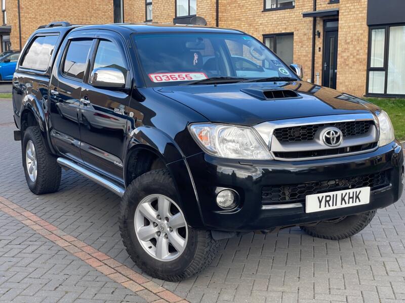 View TOYOTA HILUX 3.0 D-4D Invincible 