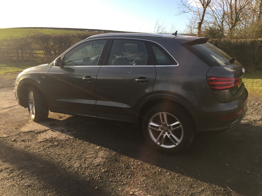 AUDI Q3