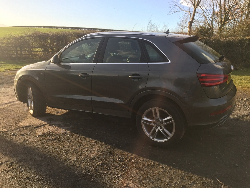 AUDI Q3