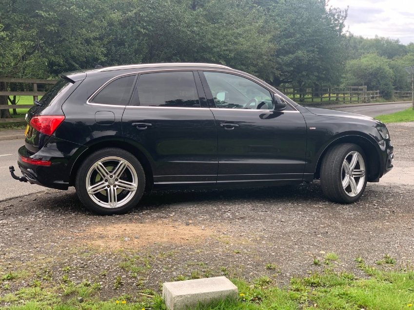 View AUDI Q5 TDi 241 Quattro S tronic Auto Start-Stop S Line Special Edition