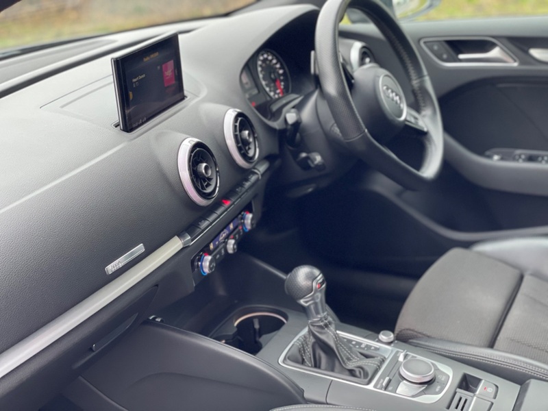 View AUDI A3 TDI S LINE