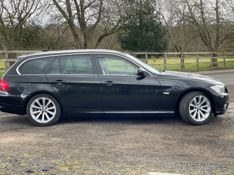 View BMW 3 SERIES 318D EXCLUSIVE EDITION  TOURING