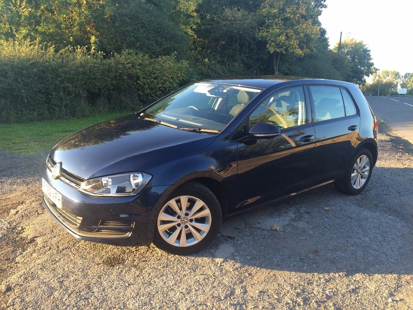 View VOLKSWAGEN GOLF SE TDI BLUEMOTION TECHNOLOGY