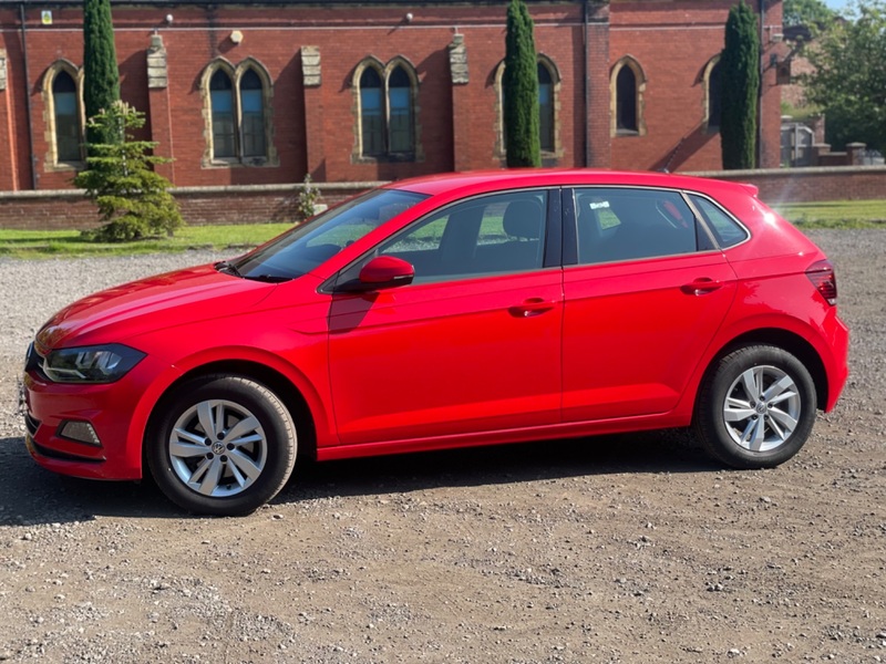 VOLKSWAGEN POLO
