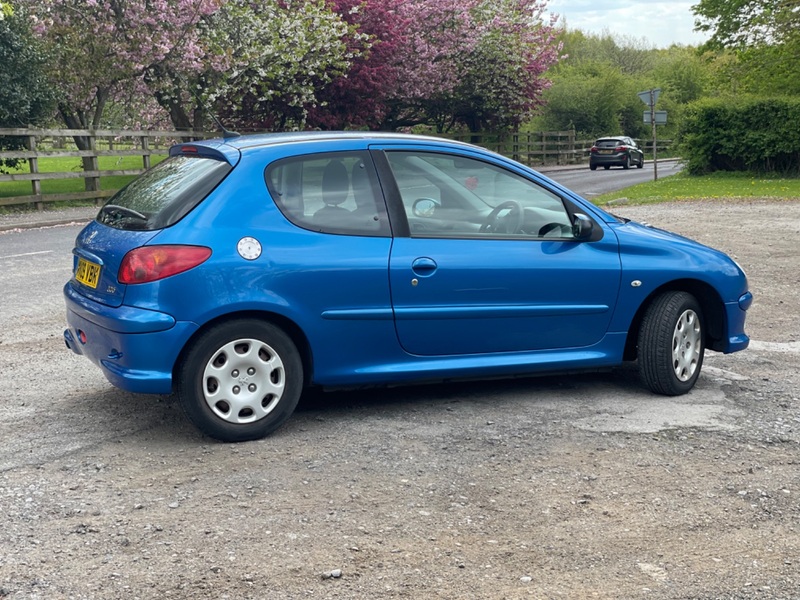 PEUGEOT 206