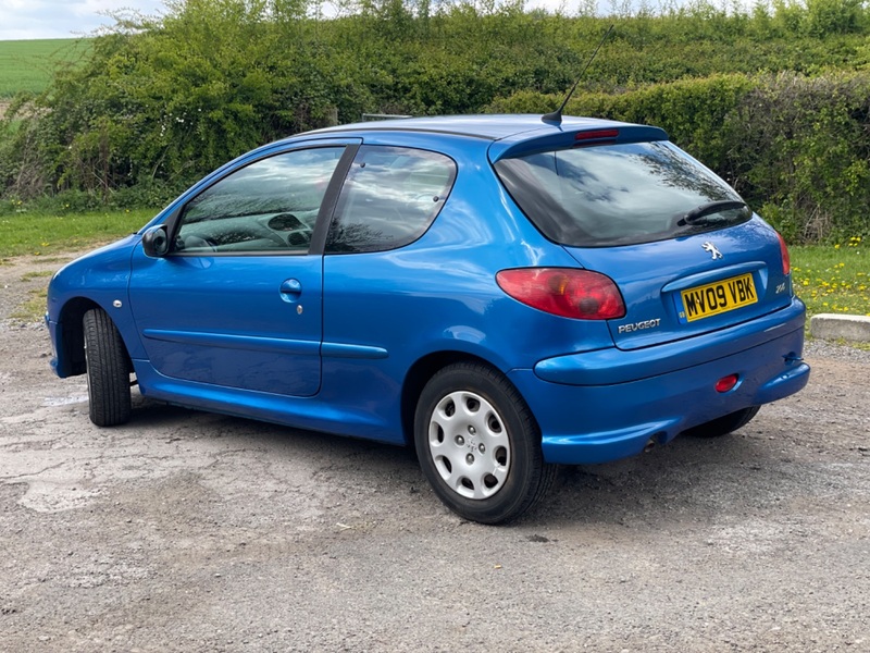 PEUGEOT 206