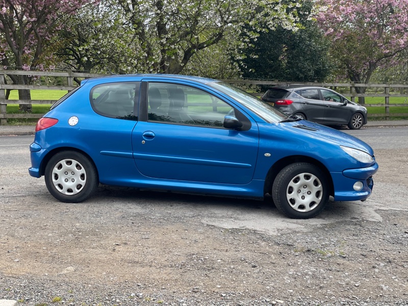 PEUGEOT 206