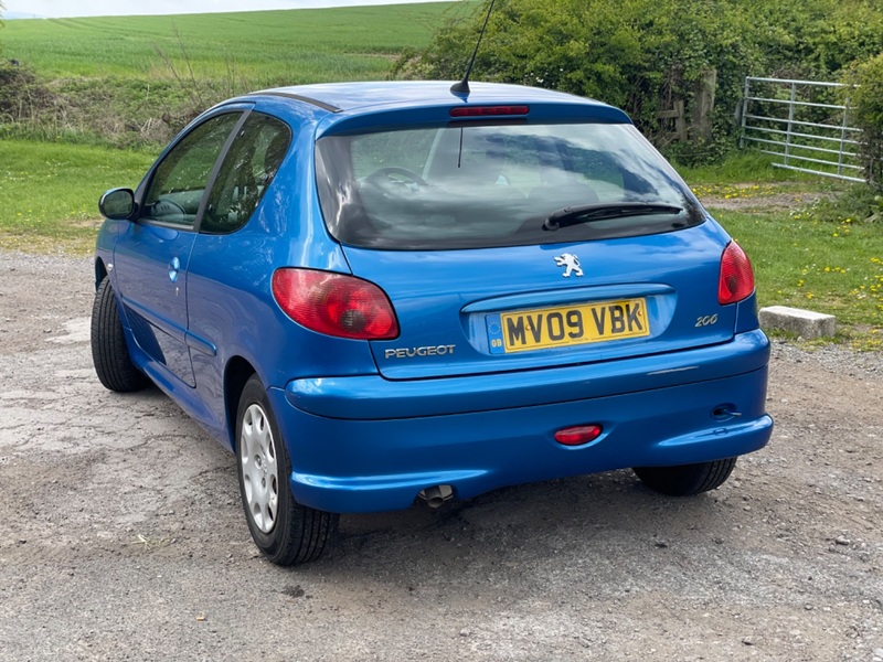 PEUGEOT 206